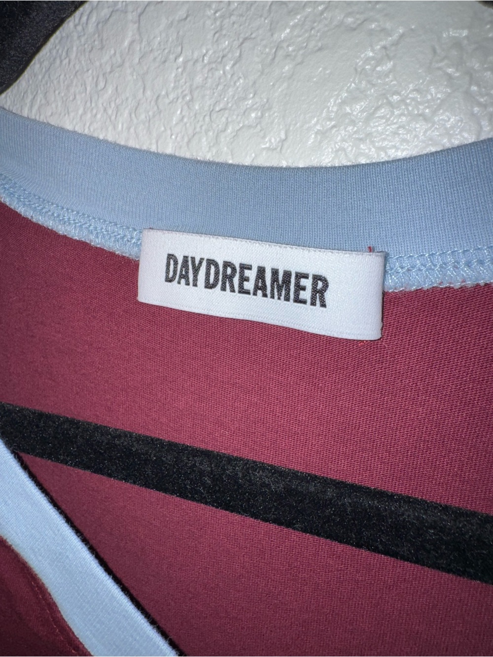Daydreamer Burgundy V- Neck Raglan Sleeve Casual Boxy Graphic Club Tee Size M - Picture 4 of 8